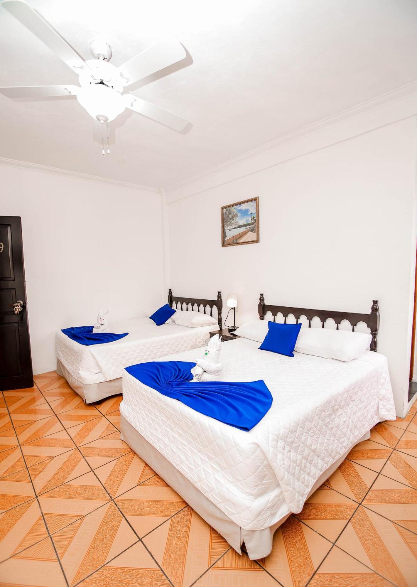 Hotel Villa Del Lago Flores Exterior photo